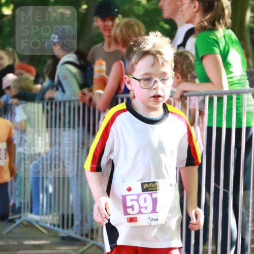 22.09.2024 - 32. Volkslauf durch das schöne Alstertal H.Heesch http://msf.ph/oto/7110822 22.09.2024 10:48:28 Ziel 5008, 5009, 5039, 5969, 5977 meine-sportfotos.de