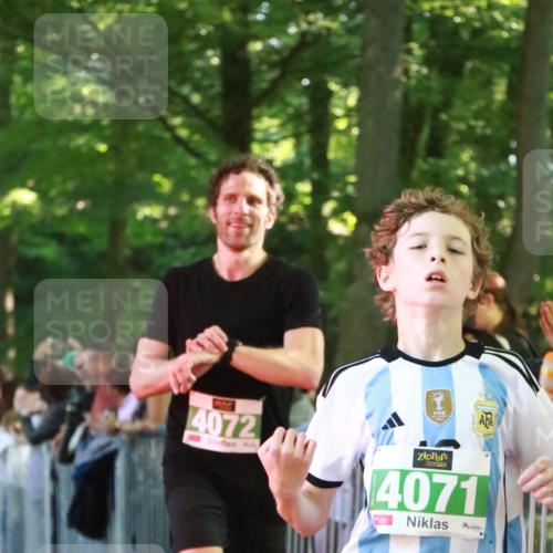 22.09.2024 - 32. Volkslauf durch das schöne Alstertal H.Heesch http://msf.ph/oto/7111236 22.09.2024 10:50:50 Ziel 4047, 4071, 4072, 4956, 4965 meine-sportfotos.de