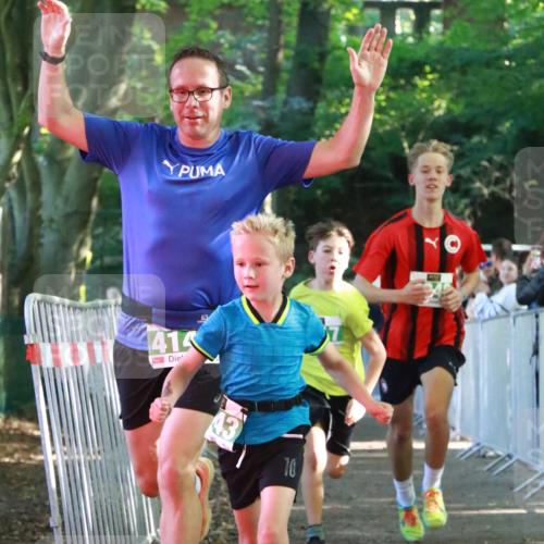 22.09.2024 - 32. Volkslauf durch das schöne Alstertal H.Heesch http://msf.ph/oto/7111732 22.09.2024 10:54:36 Ziel 4046, 4117, 4143, 4144 meine-sportfotos.de