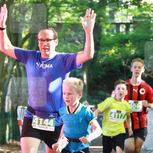 22.09.2024 - 32. Volkslauf durch das schöne Alstertal H.Heesch http://msf.ph/oto/7111741 22.09.2024 10:54:37 Ziel 4046, 4117, 4143, 4144 meine-sportfotos.de