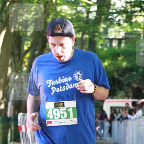 22.09.2024 - 32. Volkslauf durch das schöne Alstertal H.Heesch http://msf.ph/oto/7111867 22.09.2024 10:55:18 Ziel 4126, 4139, 4158, 4159, 4951 meine-sportfotos.de