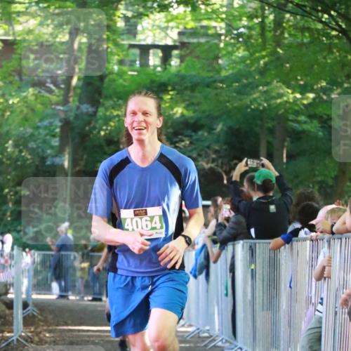 22.09.2024 - 32. Volkslauf durch das schöne Alstertal H.Heesch http://msf.ph/oto/7112276 22.09.2024 10:56:35 Ziel 4008, 4064, 4065, 4960 meine-sportfotos.de