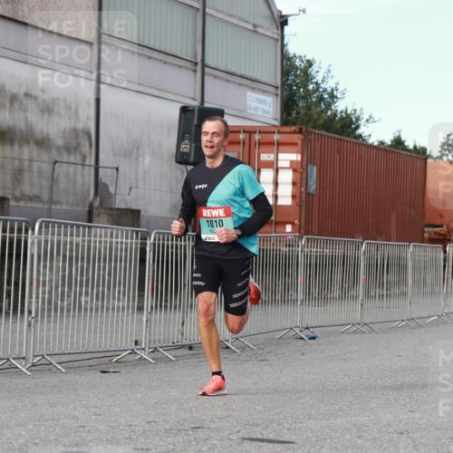 03.10.2024 - Köhlbrandbrückenlauf H.Heesch http://msf.ph/oto/7137809 03.10.2024 09:42:38 Ziel 1010 meine-sportfotos.de