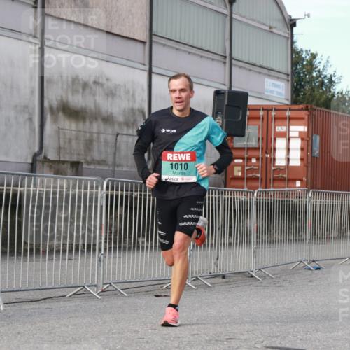 03.10.2024 - Köhlbrandbrückenlauf H.Heesch http://msf.ph/oto/7137810 03.10.2024 09:42:38 Ziel 1010 meine-sportfotos.de