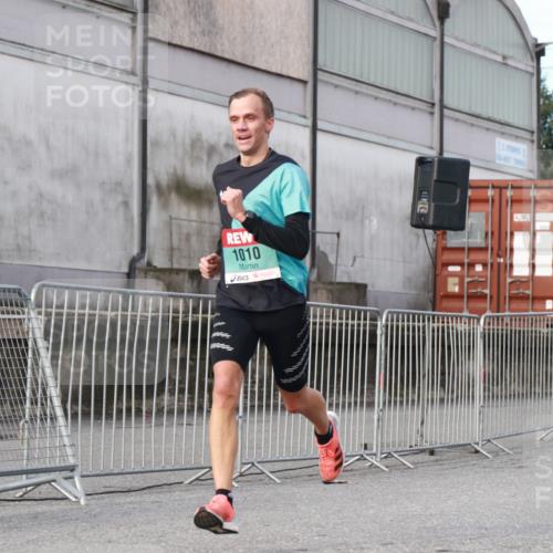 03.10.2024 - Köhlbrandbrückenlauf H.Heesch http://msf.ph/oto/7137811 03.10.2024 09:42:38 Ziel 1010 meine-sportfotos.de