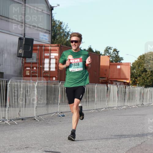 03.10.2024 - Köhlbrandbrückenlauf H.Heesch http://msf.ph/oto/7137819 03.10.2024 09:44:00 Ziel 1038 meine-sportfotos.de