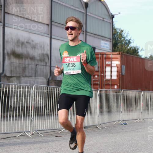 03.10.2024 - Köhlbrandbrückenlauf H.Heesch http://msf.ph/oto/7137826 03.10.2024 09:44:01 Ziel 1038 meine-sportfotos.de