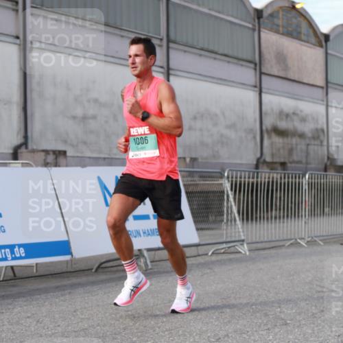 03.10.2024 - Köhlbrandbrückenlauf H.Heesch http://msf.ph/oto/7137839 03.10.2024 09:44:32 Ziel 1006 meine-sportfotos.de