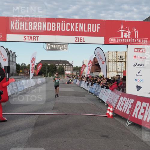 03.10.2024 - Köhlbrandbrückenlauf KatJ http://msf.ph/oto/7137877 03.10.2024 09:44:13 Ziel 1038 meine-sportfotos.de