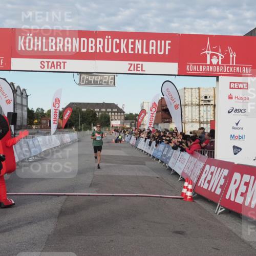 03.10.2024 - Köhlbrandbrückenlauf KatJ http://msf.ph/oto/7137880 03.10.2024 09:44:13 Ziel 1038 meine-sportfotos.de