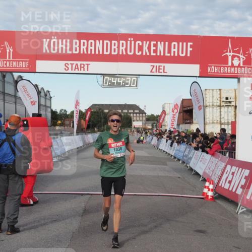 03.10.2024 - Köhlbrandbrückenlauf KatJ http://msf.ph/oto/7137932 03.10.2024 09:44:17 Ziel 1038 meine-sportfotos.de
