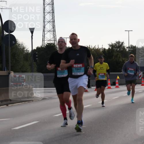03.10.2024 - Köhlbrandbrückenlauf Luisa Fischer http://msf.ph/oto/7138279 03.10.2024 09:10:27 Position 3 1043, 1032, 9, 1052, 1313 meine-sportfotos.de