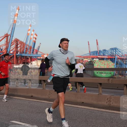 03.10.2024 - Köhlbrandbrückenlauf Matties Gatica Varas http://msf.ph/oto/7145266 03.10.2024 09:42:20 Position 2  meine-sportfotos.de