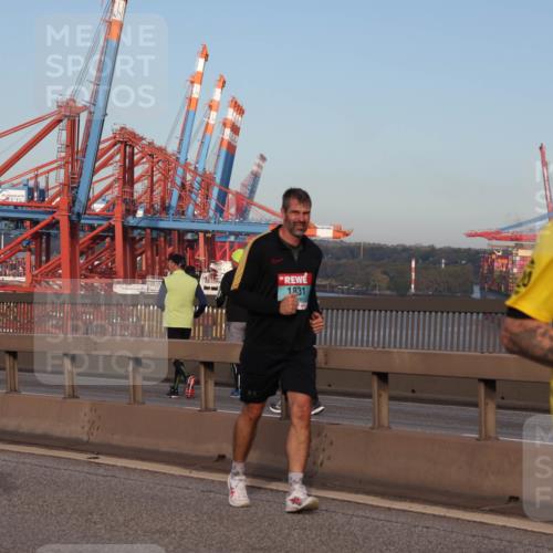 03.10.2024 - Köhlbrandbrückenlauf Matties Gatica Varas http://msf.ph/oto/7145339 03.10.2024 09:42:28 Position 2 98, 1831, 722 meine-sportfotos.de