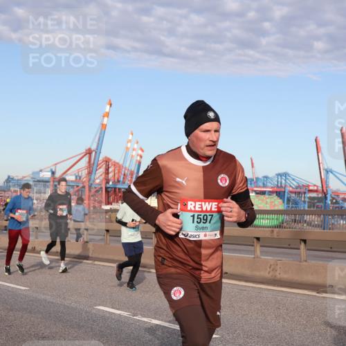 03.10.2024 - Köhlbrandbrückenlauf Matties Gatica Varas http://msf.ph/oto/7145438 03.10.2024 09:42:36 Position 2 035, 1597 meine-sportfotos.de