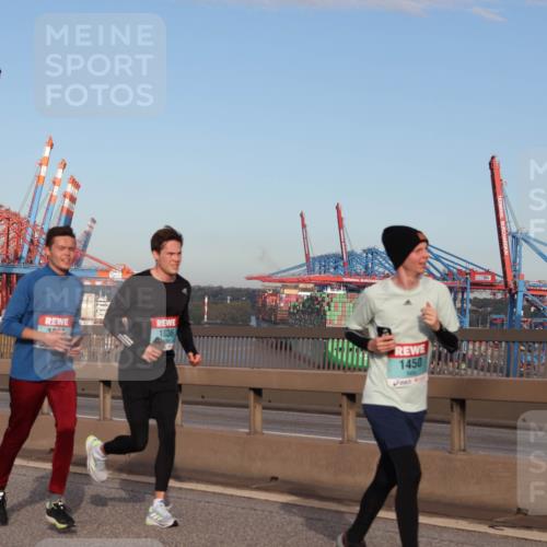 03.10.2024 - Köhlbrandbrückenlauf Matties Gatica Varas http://msf.ph/oto/7145459 03.10.2024 09:42:38 Position 2 100, 1036, 1450 meine-sportfotos.de