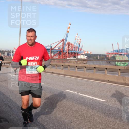 03.10.2024 - Köhlbrandbrückenlauf Matties Gatica Varas http://msf.ph/oto/7145533 03.10.2024 09:42:42 Position 2 1045, 22, 26 meine-sportfotos.de