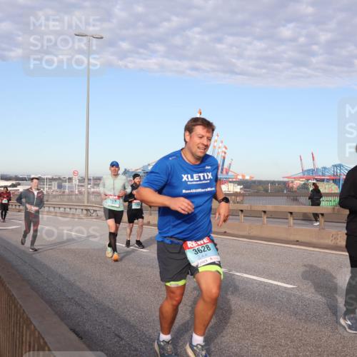 03.10.2024 - Köhlbrandbrückenlauf Matties Gatica Varas http://msf.ph/oto/7145623 03.10.2024 09:42:48 Position 2 1376, 4, 3628, 1468 meine-sportfotos.de