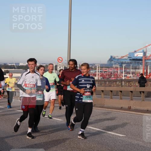 03.10.2024 - Köhlbrandbrückenlauf Matties Gatica Varas http://msf.ph/oto/7145688 03.10.2024 09:42:55 Position 2 1500, 165, 2191, 2403, 2049, 1500, 1, 2050 meine-sportfotos.de