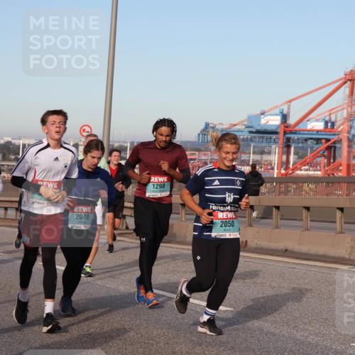 03.10.2024 - Köhlbrandbrückenlauf Matties Gatica Varas http://msf.ph/oto/7145701 03.10.2024 09:42:56 Position 2 1652, 2049, 1298, 2050 meine-sportfotos.de