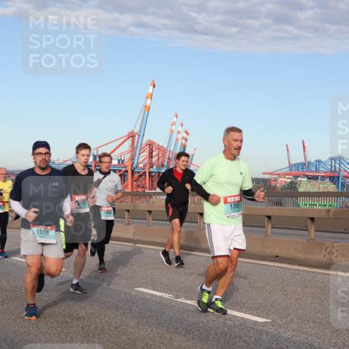 03.10.2024 - Köhlbrandbrückenlauf Matties Gatica Varas http://msf.ph/oto/7145767 03.10.2024 09:43:00 Position 2 1932, 2191, 1996, 63, 1956, 1281 meine-sportfotos.de