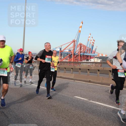 03.10.2024 - Köhlbrandbrückenlauf Matties Gatica Varas http://msf.ph/oto/7145795 03.10.2024 09:43:02 Position 2 1776, 1708, 1932, 2191, 1956, 1996 meine-sportfotos.de