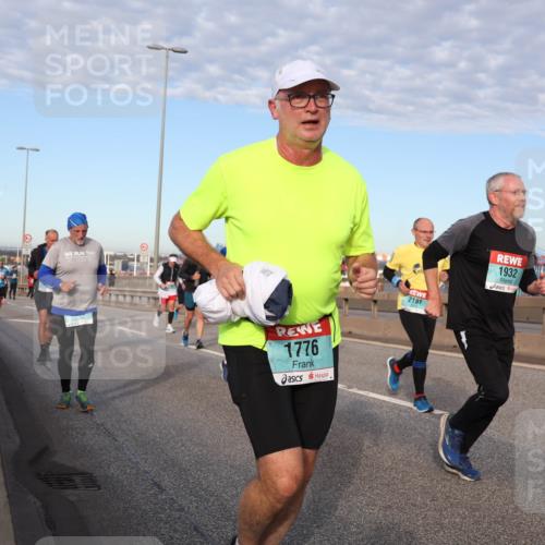 03.10.2024 - Köhlbrandbrückenlauf Matties Gatica Varas http://msf.ph/oto/7145828 03.10.2024 09:43:04 Position 2 1776, 2191, 1932 meine-sportfotos.de