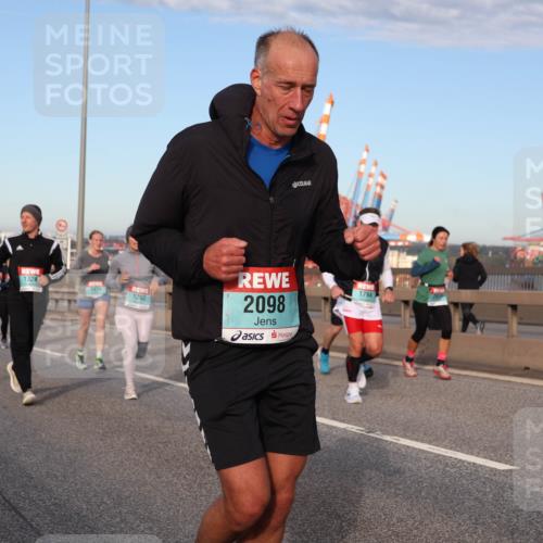 03.10.2024 - Köhlbrandbrückenlauf Matties Gatica Varas http://msf.ph/oto/7145879 03.10.2024 09:43:07 Position 2 2098, 1324, 1479, 1292, 1794 meine-sportfotos.de