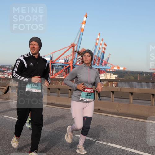 03.10.2024 - Köhlbrandbrückenlauf Matties Gatica Varas http://msf.ph/oto/7145892 03.10.2024 09:43:09 Position 2 2071, 1825, 1324, 1292 meine-sportfotos.de