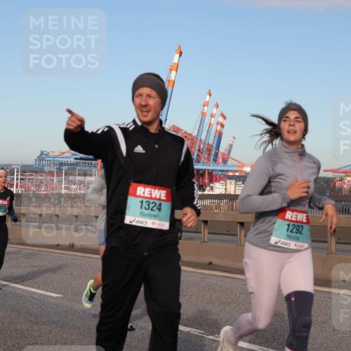 03.10.2024 - Köhlbrandbrückenlauf Matties Gatica Varas http://msf.ph/oto/7145897 03.10.2024 09:43:10 Position 2 500, 1147, 1825, 2071, 7, 1324, 1292 meine-sportfotos.de