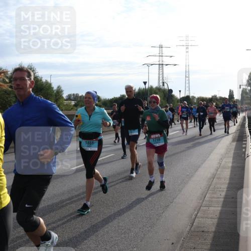 03.10.2024 - Köhlbrandbrückenlauf Luisa Fischer http://msf.ph/oto/7145927 03.10.2024 09:15:57 Position 3 1717, 1851, 1716 meine-sportfotos.de