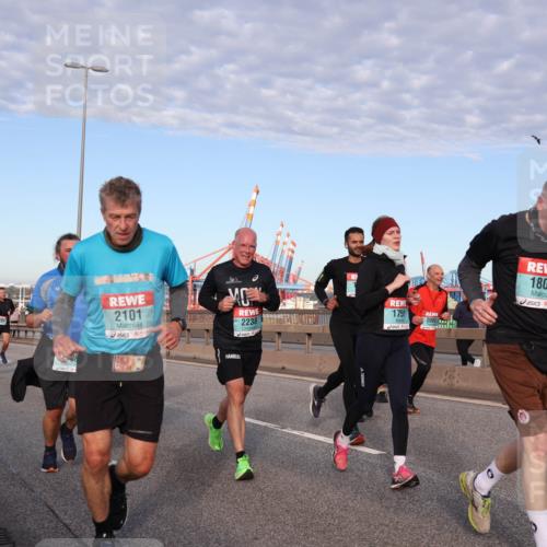 03.10.2024 - Köhlbrandbrückenlauf Matties Gatica Varas http://msf.ph/oto/7146029 03.10.2024 09:43:19 Position 2 2101, 2238, 175, 2092, 1800 meine-sportfotos.de