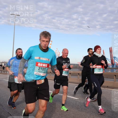 03.10.2024 - Köhlbrandbrückenlauf Matties Gatica Varas http://msf.ph/oto/7146033 03.10.2024 09:43:19 Position 2 2238, 2, 2101, 1751 meine-sportfotos.de