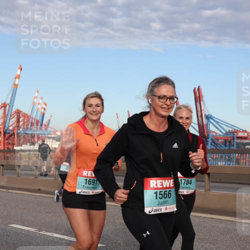 03.10.2024 - Köhlbrandbrückenlauf Matties Gatica Varas http://msf.ph/oto/7146180 03.10.2024 09:43:31 Position 2 1691, 1784, 1566 meine-sportfotos.de