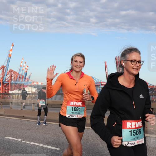 03.10.2024 - Köhlbrandbrückenlauf Matties Gatica Varas http://msf.ph/oto/7146185 03.10.2024 09:43:32 Position 2 1754, 1691, 1566 meine-sportfotos.de