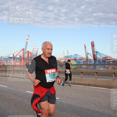 03.10.2024 - Köhlbrandbrückenlauf Matties Gatica Varas http://msf.ph/oto/7146190 03.10.2024 09:43:33 Position 2 2233 meine-sportfotos.de