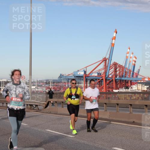 03.10.2024 - Köhlbrandbrückenlauf Matties Gatica Varas http://msf.ph/oto/7146244 03.10.2024 09:43:40 Position 2 1923, 591 meine-sportfotos.de