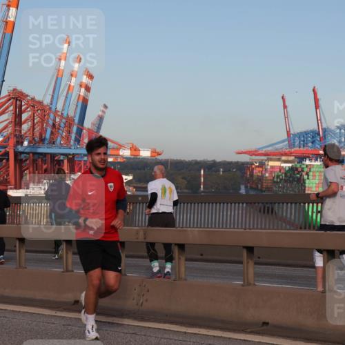 03.10.2024 - Köhlbrandbrückenlauf Matties Gatica Varas http://msf.ph/oto/7146668 03.10.2024 09:42:21 Position 2 2 meine-sportfotos.de