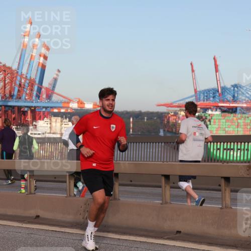 03.10.2024 - Köhlbrandbrückenlauf Matties Gatica Varas http://msf.ph/oto/7146676 03.10.2024 09:42:21 Position 2  meine-sportfotos.de