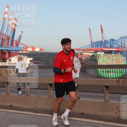 03.10.2024 - Köhlbrandbrückenlauf Matties Gatica Varas http://msf.ph/oto/7146680 03.10.2024 09:42:22 Position 2  meine-sportfotos.de