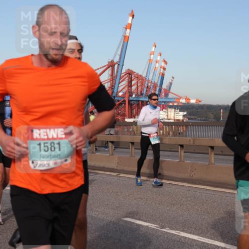 03.10.2024 - Köhlbrandbrückenlauf Matties Gatica Varas http://msf.ph/oto/7146796 03.10.2024 09:42:31 Position 2 1762, 1581, 152, 1422 meine-sportfotos.de