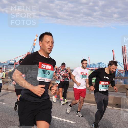 03.10.2024 - Köhlbrandbrückenlauf Matties Gatica Varas http://msf.ph/oto/7146828 03.10.2024 09:42:34 Position 2 1855, 1597, 1596, 1849, 152 meine-sportfotos.de