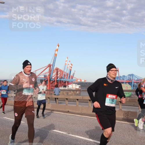 03.10.2024 - Köhlbrandbrückenlauf Matties Gatica Varas http://msf.ph/oto/7146845 03.10.2024 09:42:35 Position 2 1035, 1597, 1450, 1762 meine-sportfotos.de