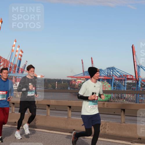 03.10.2024 - Köhlbrandbrückenlauf Matties Gatica Varas http://msf.ph/oto/7146880 03.10.2024 09:42:37 Position 2 1035, 1036, 1450 meine-sportfotos.de