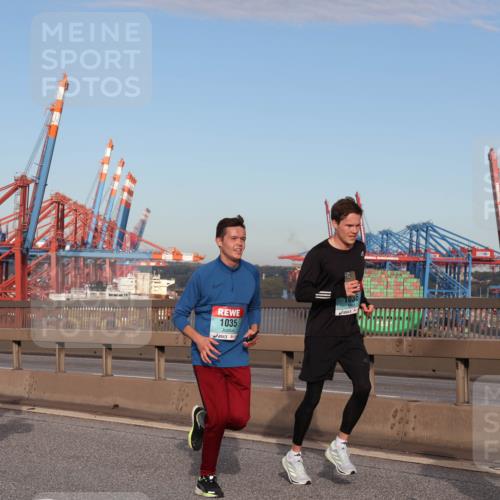 03.10.2024 - Köhlbrandbrückenlauf Matties Gatica Varas http://msf.ph/oto/7146891 03.10.2024 09:42:38 Position 2 112, 036, 1035, 450 meine-sportfotos.de