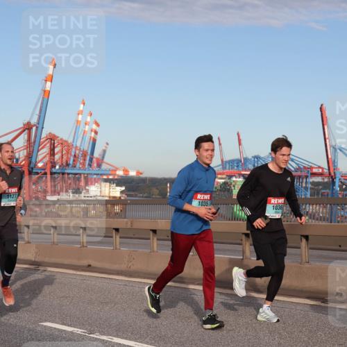03.10.2024 - Köhlbrandbrückenlauf Matties Gatica Varas http://msf.ph/oto/7146895 03.10.2024 09:42:38 Position 2 2441, 1127, 1035, 1036 meine-sportfotos.de