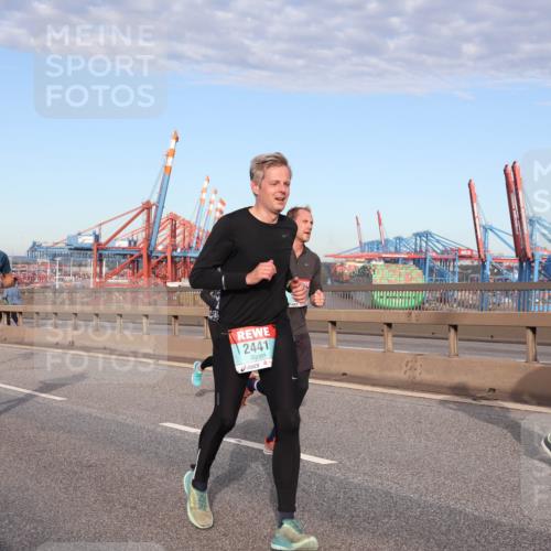 03.10.2024 - Köhlbrandbrückenlauf Matties Gatica Varas http://msf.ph/oto/7146910 03.10.2024 09:42:39 Position 2 2633, 2441, 1035 meine-sportfotos.de