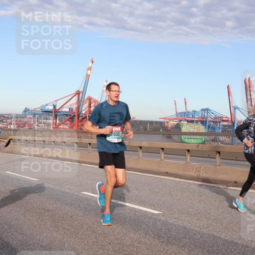 03.10.2024 - Köhlbrandbrückenlauf Matties Gatica Varas http://msf.ph/oto/7146932 03.10.2024 09:42:41 Position 2 1045, 2633 meine-sportfotos.de
