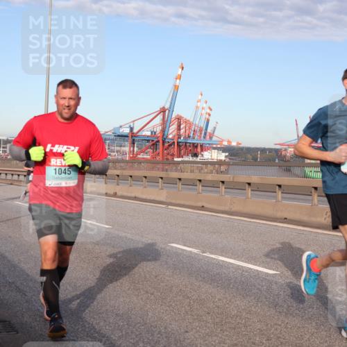 03.10.2024 - Köhlbrandbrückenlauf Matties Gatica Varas http://msf.ph/oto/7146947 03.10.2024 09:42:42 Position 2 1045, 2633 meine-sportfotos.de