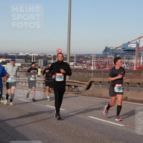 03.10.2024 - Köhlbrandbrückenlauf Matties Gatica Varas http://msf.ph/oto/7146972 03.10.2024 09:42:44 Position 2 1500, 3628, 1376, 1468, 1819 meine-sportfotos.de